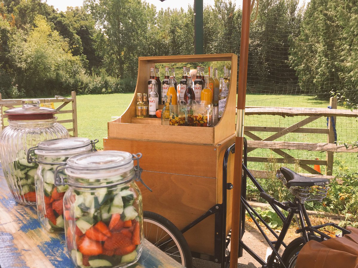 baronabike's tweet photo. Serving #pimms to #wedding #guests in #cobham. Only turned to be #legend #dannycare #harlequins #england #rugby !!!! https://t.co/hKg0rNh8lk