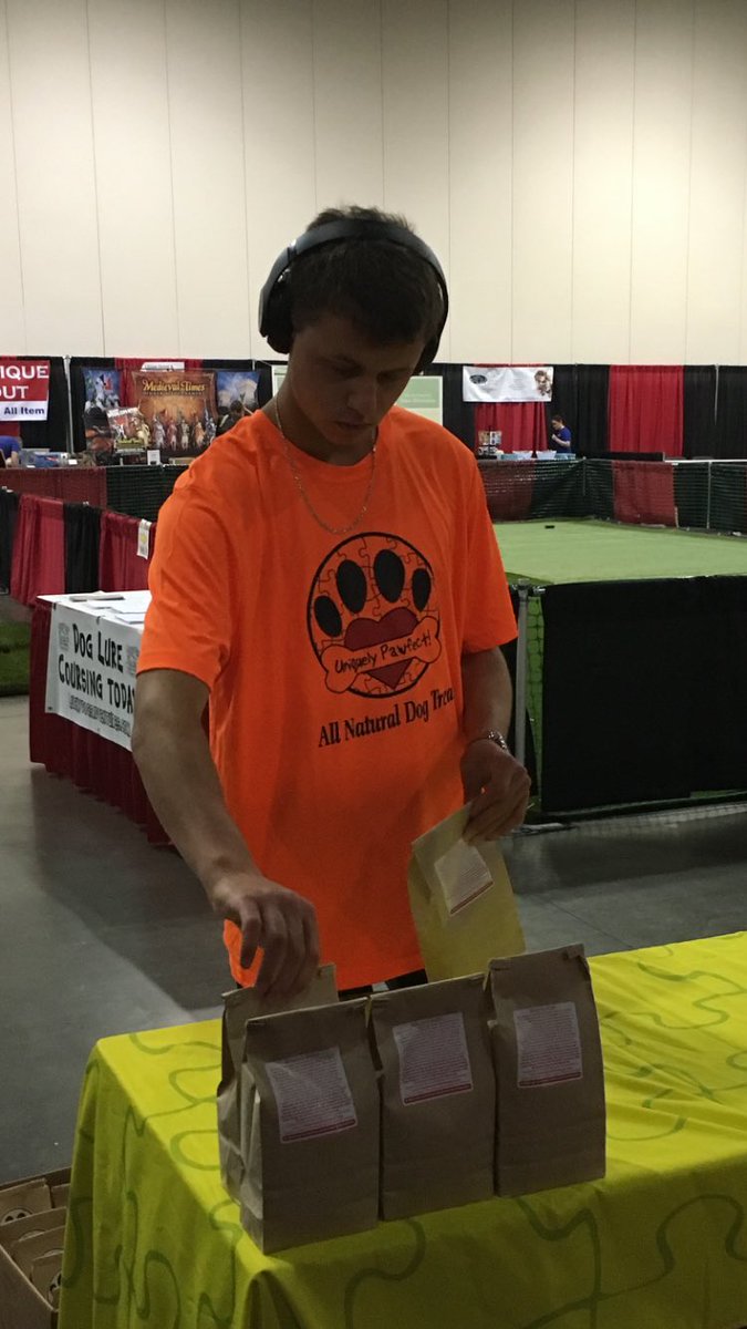 UPawfect's tweet photo. Renzo is setting up shop at the #Windycity Pet Expo he is selling #bacon #peanutbutter &amp; #sweetpotao https://t.co/bKxF2IcTEi