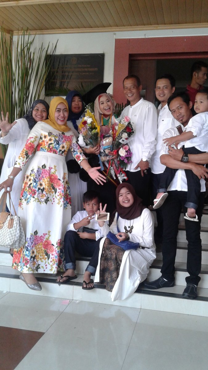 Slamat buat adikoe, Akhirna wisuda oge...#kotagudeg