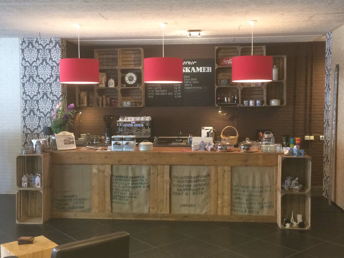 HuijzersA's tweet photo. En wéér een lege plek in de Roosendaal gevuld. samen met AlleeWonen, VANnU, Sfeerhaven en Coffeecorner De Huiskamer. https://t.co/UWDSI848Ha