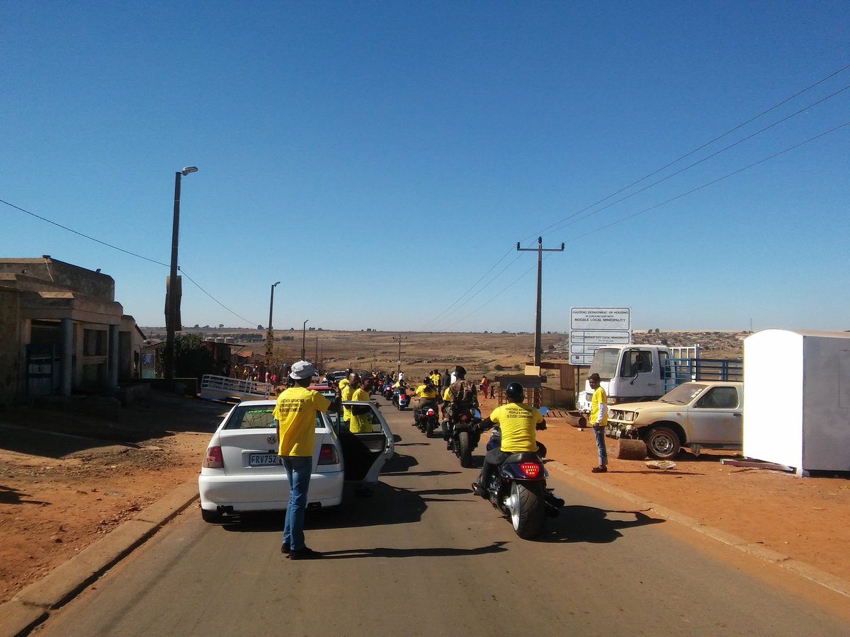 ANCWestRand's tweet photo. #ANCWestRand Motorcade that went via  Swaneville via Extention 12 via Central via Azaadville #Siyanqoba #Asinavalo https://t.co/f8CdZ7NosE