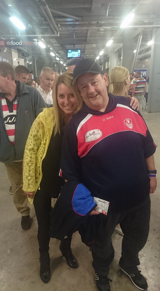 A happy Johnny Vegas spotted at last night's #Wigan v #StHelens derby. Wigan fans not so happy after 23-4 defeat