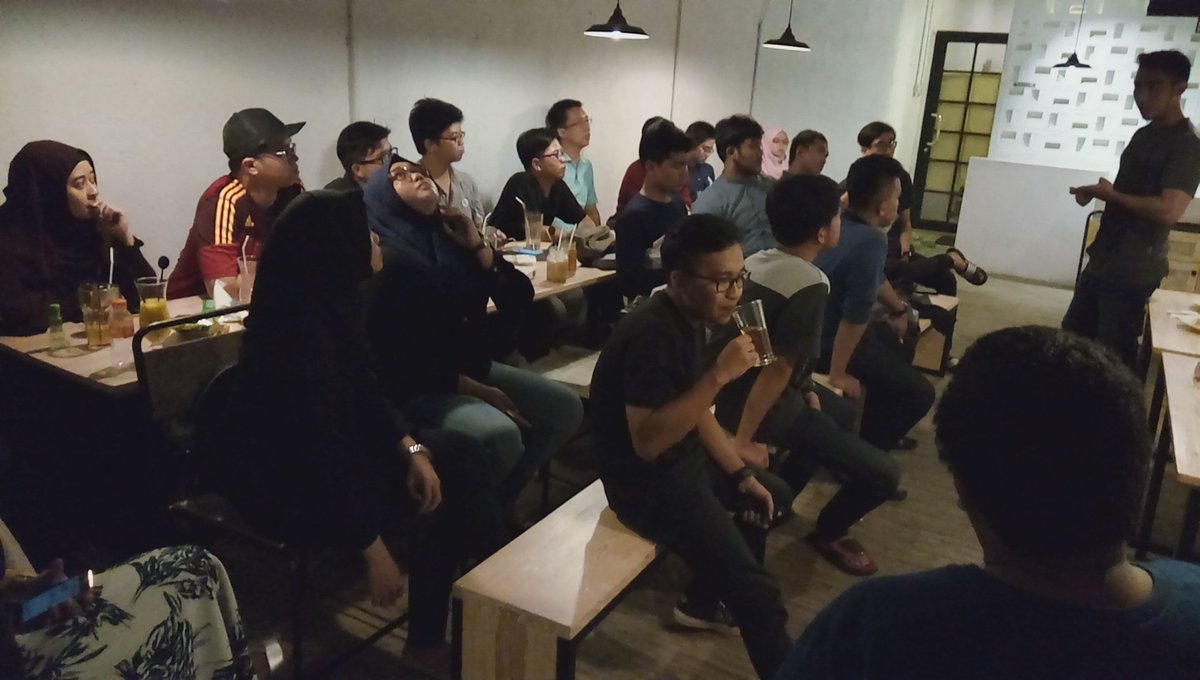 mbah <a href="/WebmasterID/">DM</a>  lagi sharing ke temen2 Yubijakarta, setelah lama tak bersua... *sungkem
cc @JayaYEA