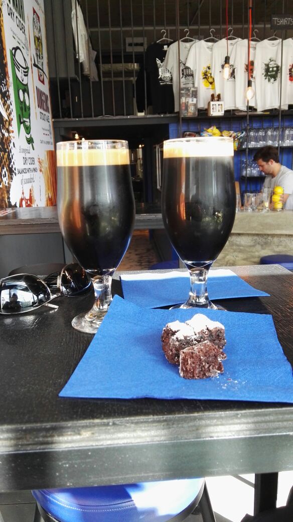 MattRenaud_'s tweet photo. Enjoying the best stout ale in town ☺ Comes with a brownie. What a bargain. @urbanbrewingco https://t.co/j7biQpbBRH