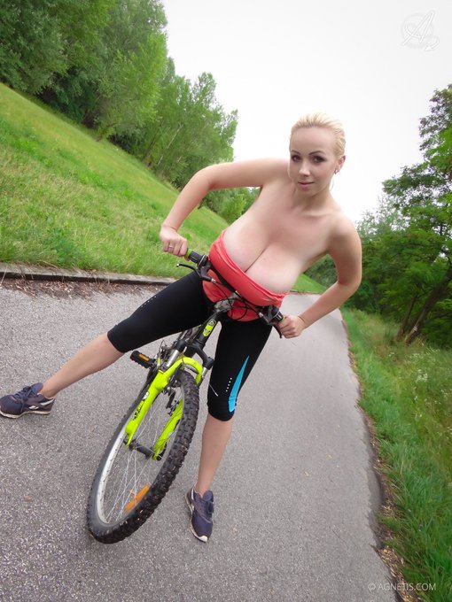 2 pic. #SportyStyle Biking Pics!
One More Free Pic (not for tt) #DayDream https://t.co/gUao7Xc51C
Sporty