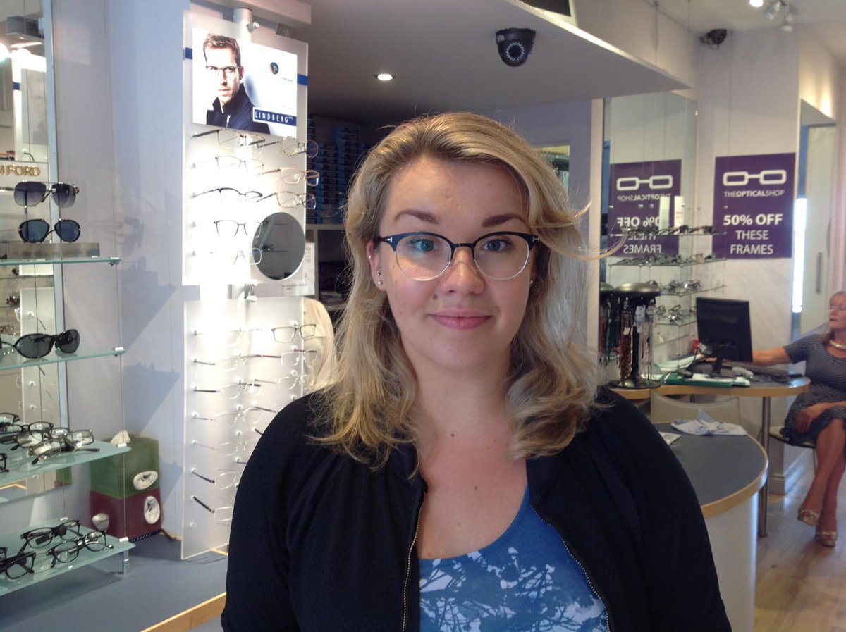 OpticalShopIre's tweet image. Gillian looking stunning in her new Tom Ford's.
