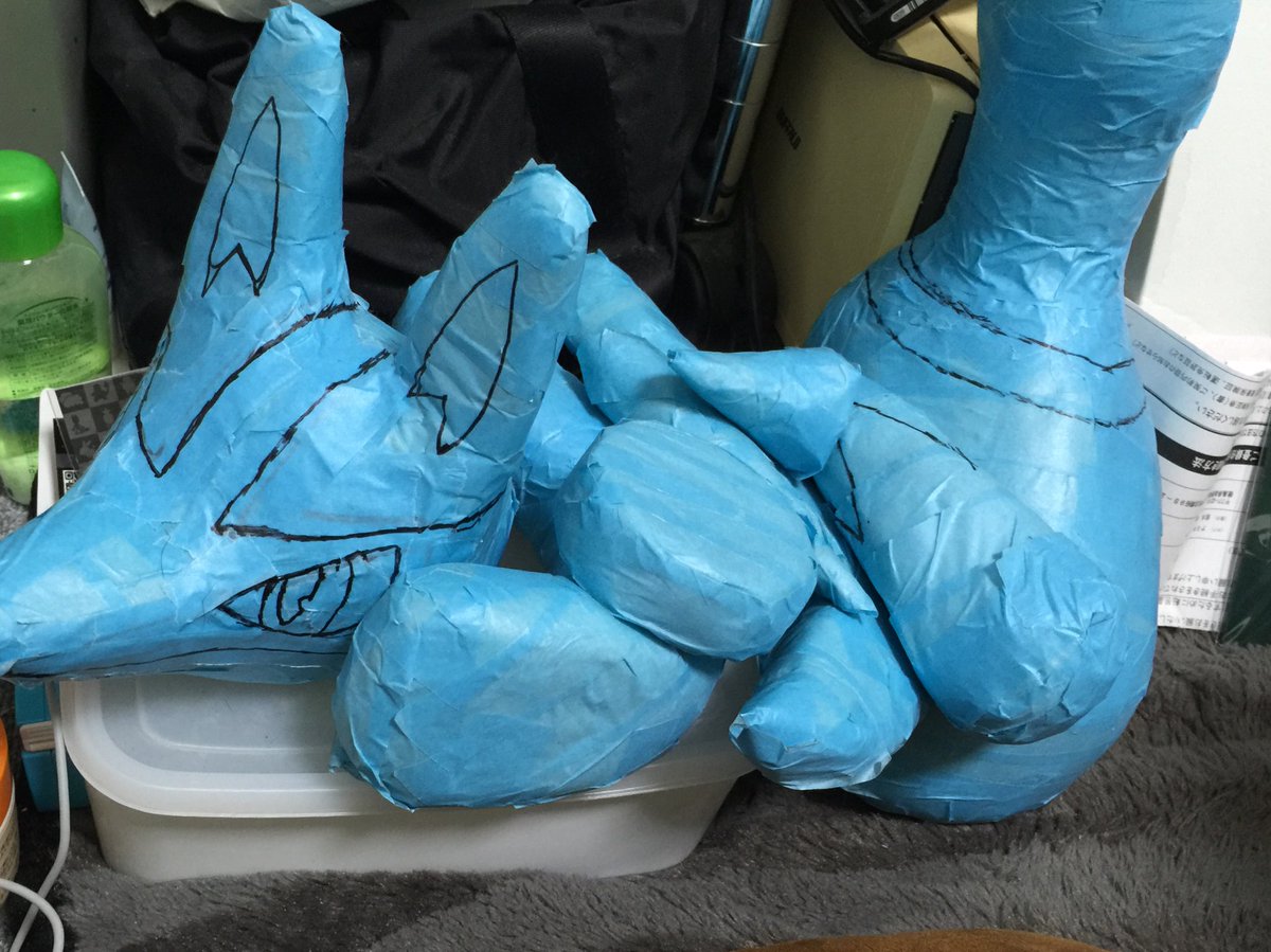 O Xrhsths いつき Sto Twitter ルカリオ作った時は油粘土コネコネして形作ってマスキングテープぐるぐる巻にしてそれを展開して等身大の大きさの倍率まで拡大コピーして作った