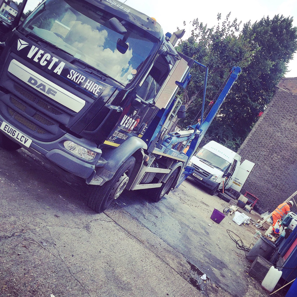 LondonSkipHire's tweet photo. Wait &amp; Load today at a Crossrail 2 site in Camden

📞 020 8989 0449 

 #SkipHire 
#Crossrail 
#Camden
 #London https://t.co/4jjSc4nxin