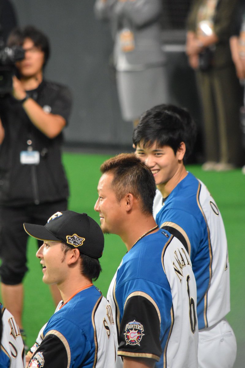 杉谷拳士 F2 Auf Twitter 7 22北海道日本ハムファイターズvsオリックスバファローズ ファイターズ大谷翔平選手 中田翔選手 杉谷拳士選手 表彰式前の仲良しな様子 大谷翔平選手の笑顔 ファイターズ オリックスバファローズ 大谷翔平 中田翔 杉谷拳士 F2 Auf Twitter 7 22北海道日本ハムファイターズvsオリックスバファローズ ファイターズ大谷翔平選手 中田翔選手 杉谷拳士選手 表彰式前の仲良しな様子 大谷翔平選手の笑顔 ファイターズ オリックスバファローズ 大谷翔平 中田翔