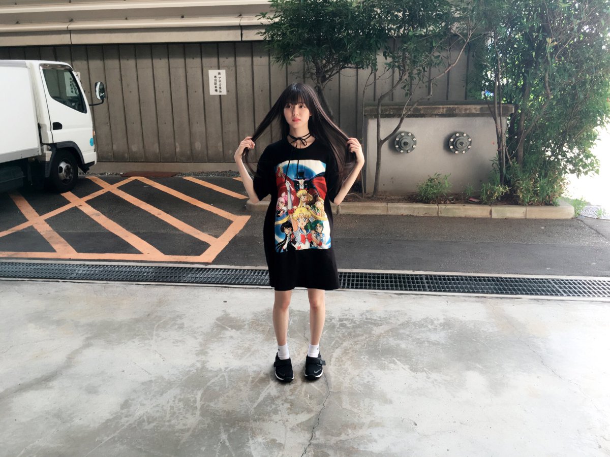 市川美織 今日の全身 Tシャツ アメ村にあるお店で購入 お店は忘れてしまいました 靴下 Nike 靴 Nike チョーカー Oioiのアクセサリー屋さん 月に代わってお仕置きよ