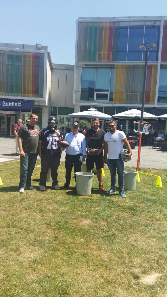OzU_Wolves's tweet photo. Ozu Mutevelli Heyeti Baskanimiz Sayin Husnu Ozyegin bizleri #OzUTanitim16 da bulunan etkinligimizde yalniz birakmadi https://t.co/VnyHL1KJjA