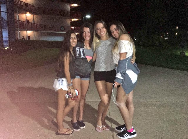 lauraguedess's tweet photo. vão ficar pra sempre💛 https://t.co/ZDTKZuXapn
