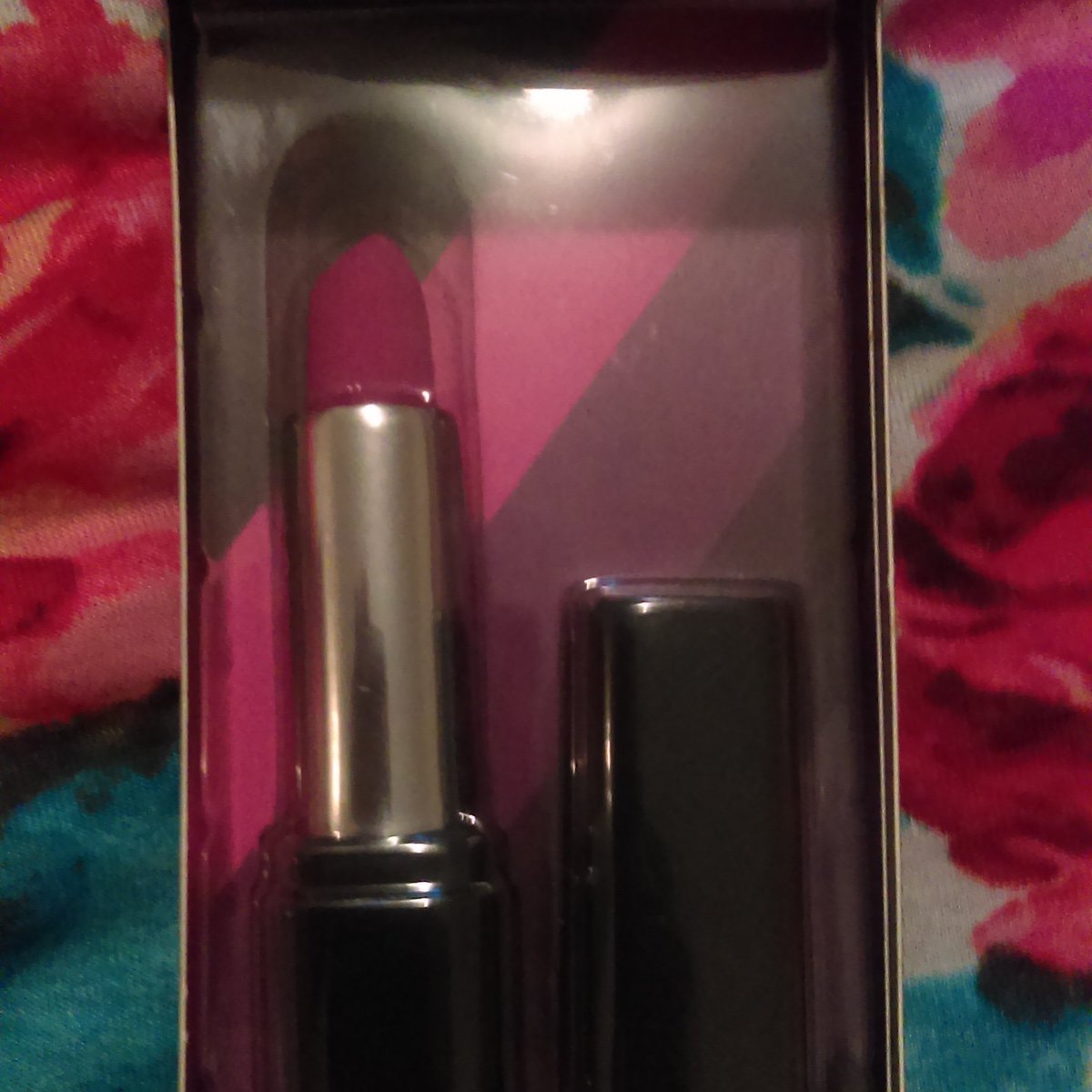 ynobeworld's tweet image. Lip Vibe on sale now at ynobeworld.com #likealady