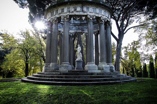 El parque más bonito de #Madrid a solo 3 paradas de metro del Hotel. #ParqueDelCapricho bit.ly/1HCjjCY