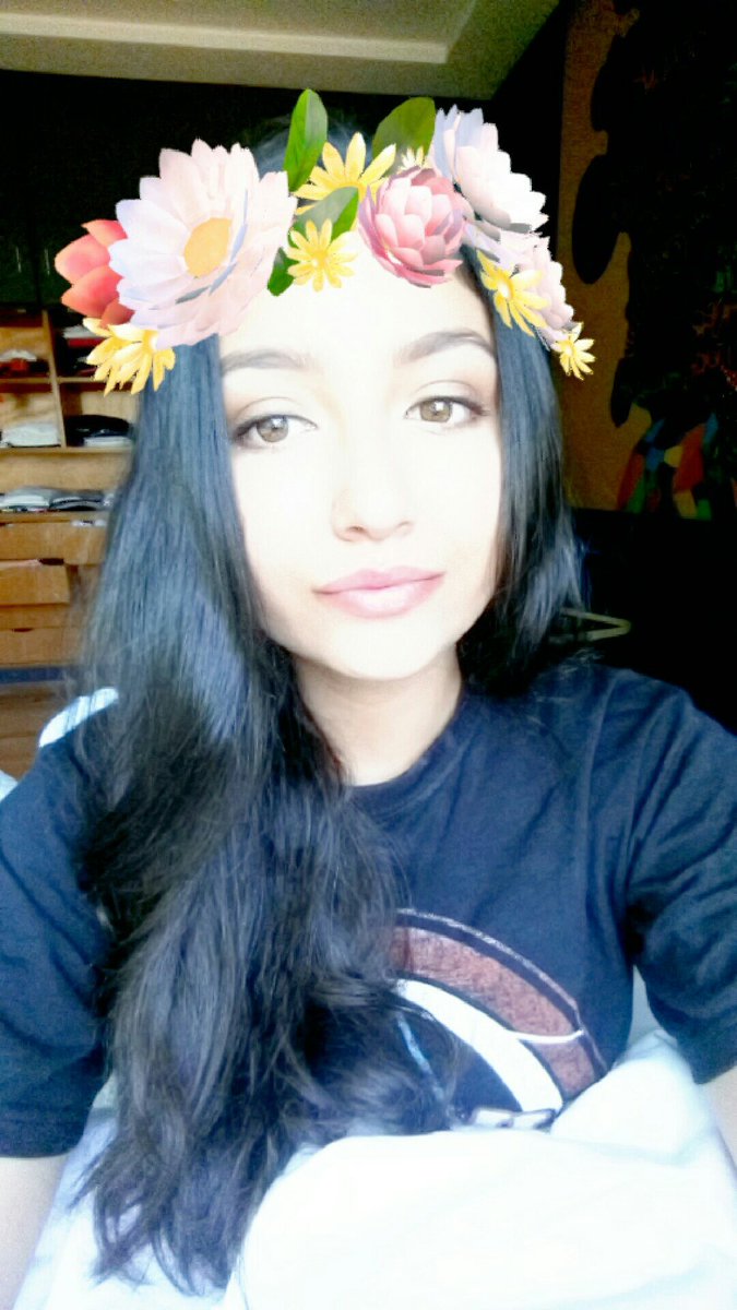 idjits_x's tweet photo. Come as you are 👽💫 https://t.co/Q777C5IBrf