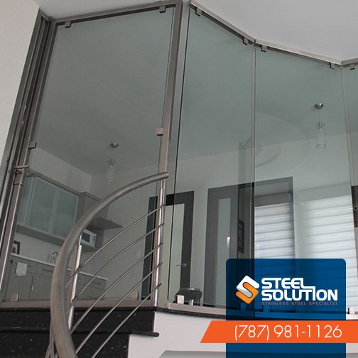 SteelSolutionPR's tweet photo. Puerta en cristal y Stainless Steel para su escalera. Llámenos y le cotizamos GRATIS. Trabajamos toda la isla. https://t.co/TQWUGvYg7L