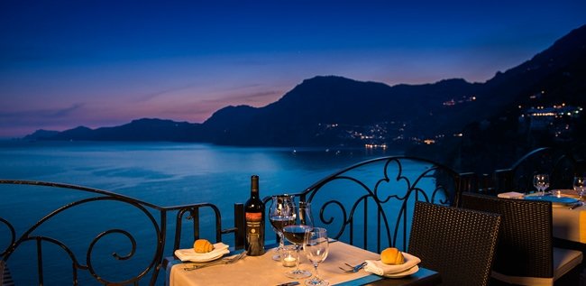 #concadeimarini #praiano #ristorante #tramontodoro  Sapevate che sulla costiera la notte è BLU ? From @amalfitan578