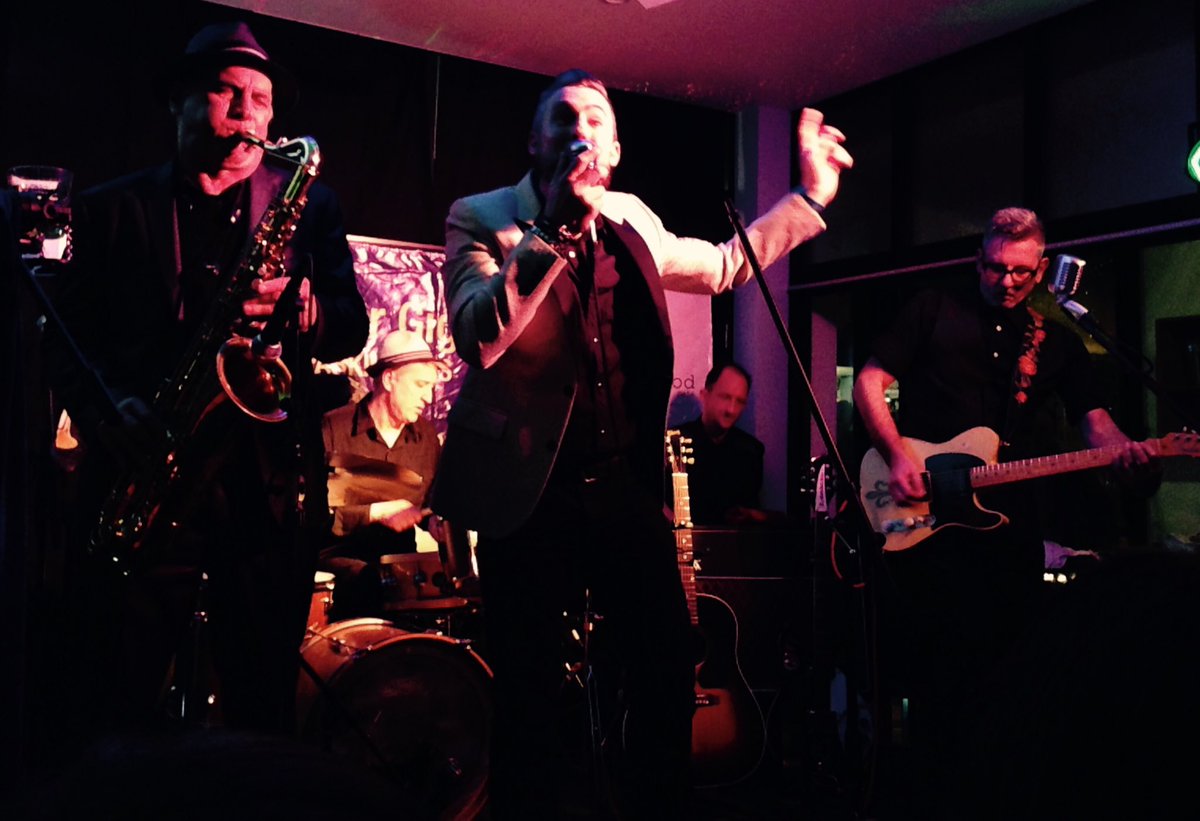 A Jukes classic echoed in Ocean Grove Oz tonight: 'Hearts of Stone' w/ <a href="/eddiemanion/">Eddie Kingfish Manion</a> <a href="/DWMidnight/">Dave Wright</a> <a href="/backstreetsmag/">Backstreets Magazine</a>