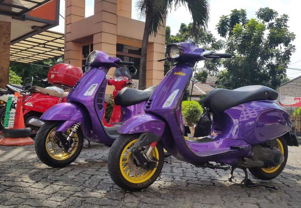 vesparangers's tweet photo. abis ujan nih guys, vespanya dilap kering dlu yah biar kinclong lagi.. https://t.co/AsiNCF0atO