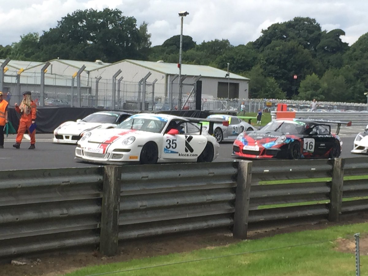 Boll_Insurance's tweet photo. Looks in a great position for the 1st race @CRHRacing @Boll_Insurance @AutoFuelFix #GTCup #OultonPark https://t.co/dFrdmzGrvU