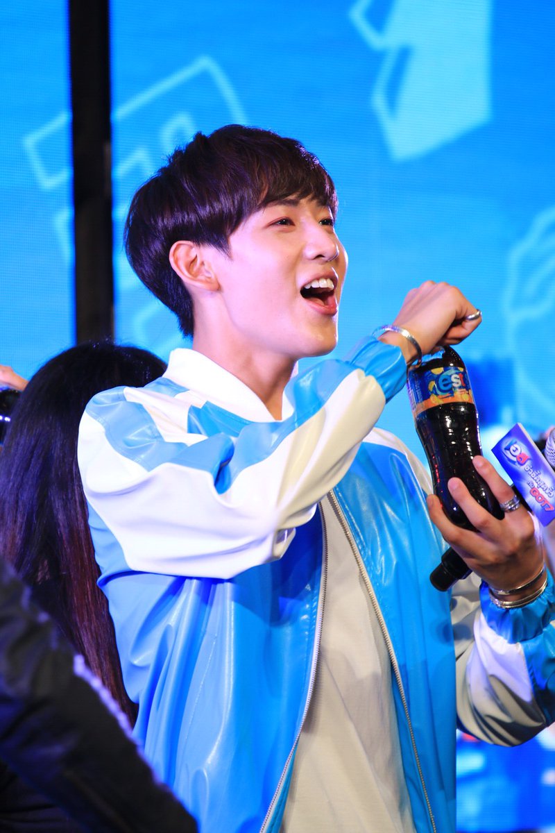 id_boboo's tweet photo. @BamBam1A น้องๆขอ estใส่น้ำแข็งถุงนึง มาส่งที่ห้องด้วย 555555555 #ชอบยิ้มของอัยหมูจังเลย ><* https://t.co/ArVUuujiZZ