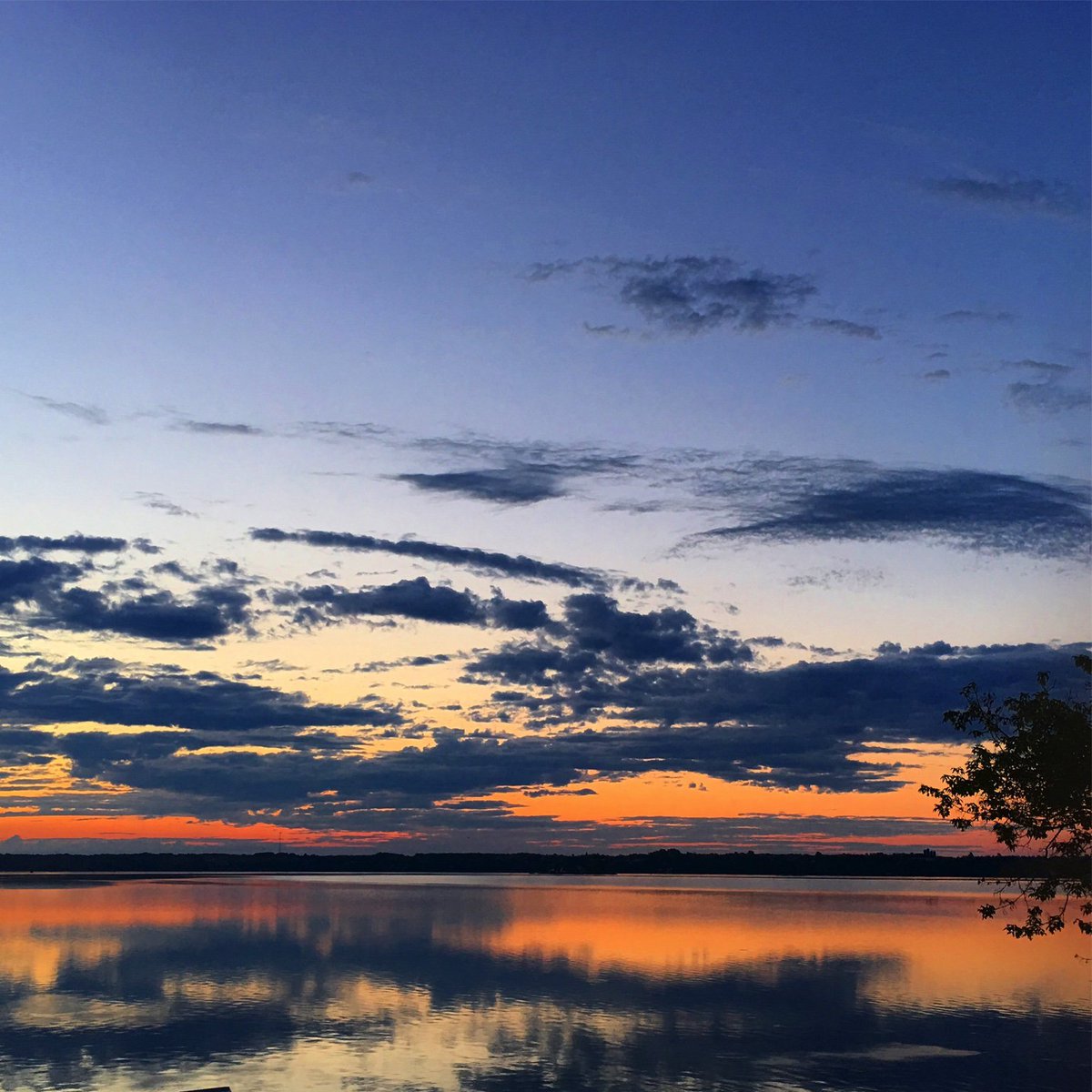 HucksMarine's tweet photo. Good morning 1000 Islands, whether you are boating, swimming, fishing or just watching the river enjoy the weekend https://t.co/00wUbmlK27