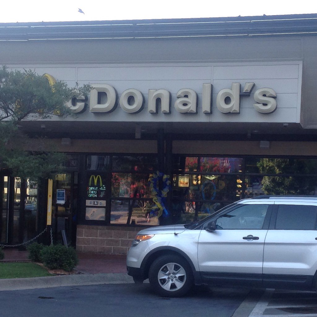 DPDCA's tweet photo. Join us at McDonalds at 1000 Commerce st for Coffee with Cops from 8am-11am. #DallasStrong  #DPDCoffeewithCops https://t.co/Gr18bDdoZV