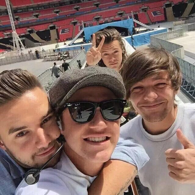harrydefenses's tweet photo. Não importa quanto tempo passe, eu vou sempre amar incondicionalmente vocês #6yearsof1D https://t.co/oAt6j5eJrG