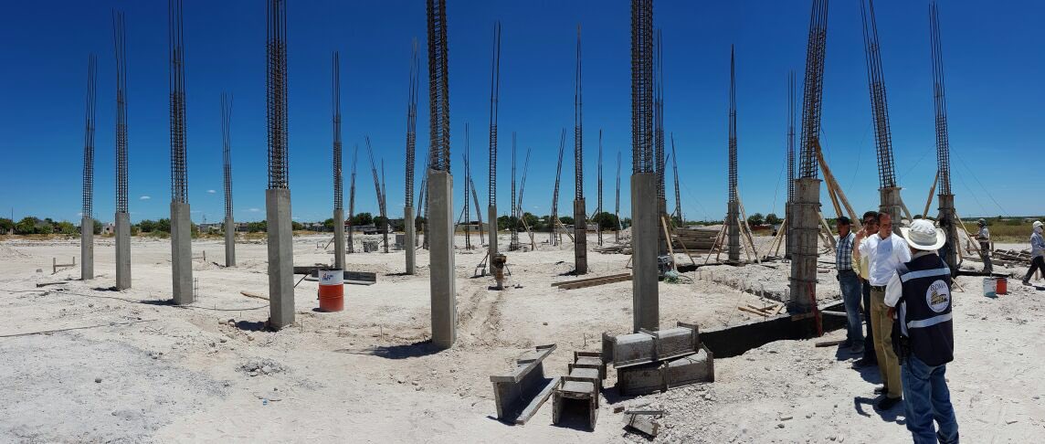 PURONJOHNSTON's tweet image. Buenos días #PiedrasNegras en #Acoros construimos la 1er preparatoria del sector. Gracias @EPN @rubenmoreiravdz 👍