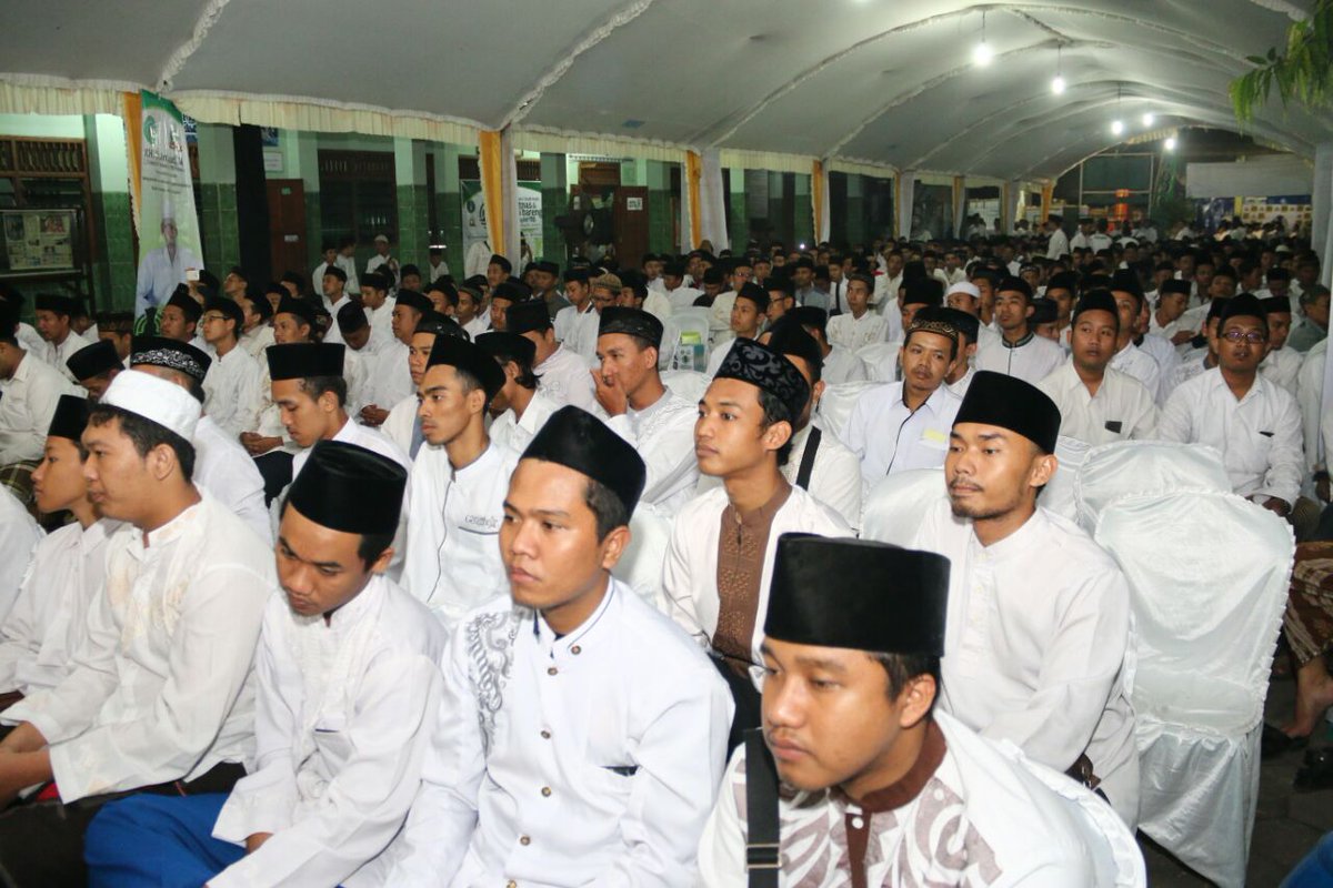 zea_demak's tweet photo. Materi yang di sampaikan dalam Ngaji Bareng Masyayikh TBS, SEJUK Bangetttt #SilatnasTBS https://t.co/BhTzTFKs69