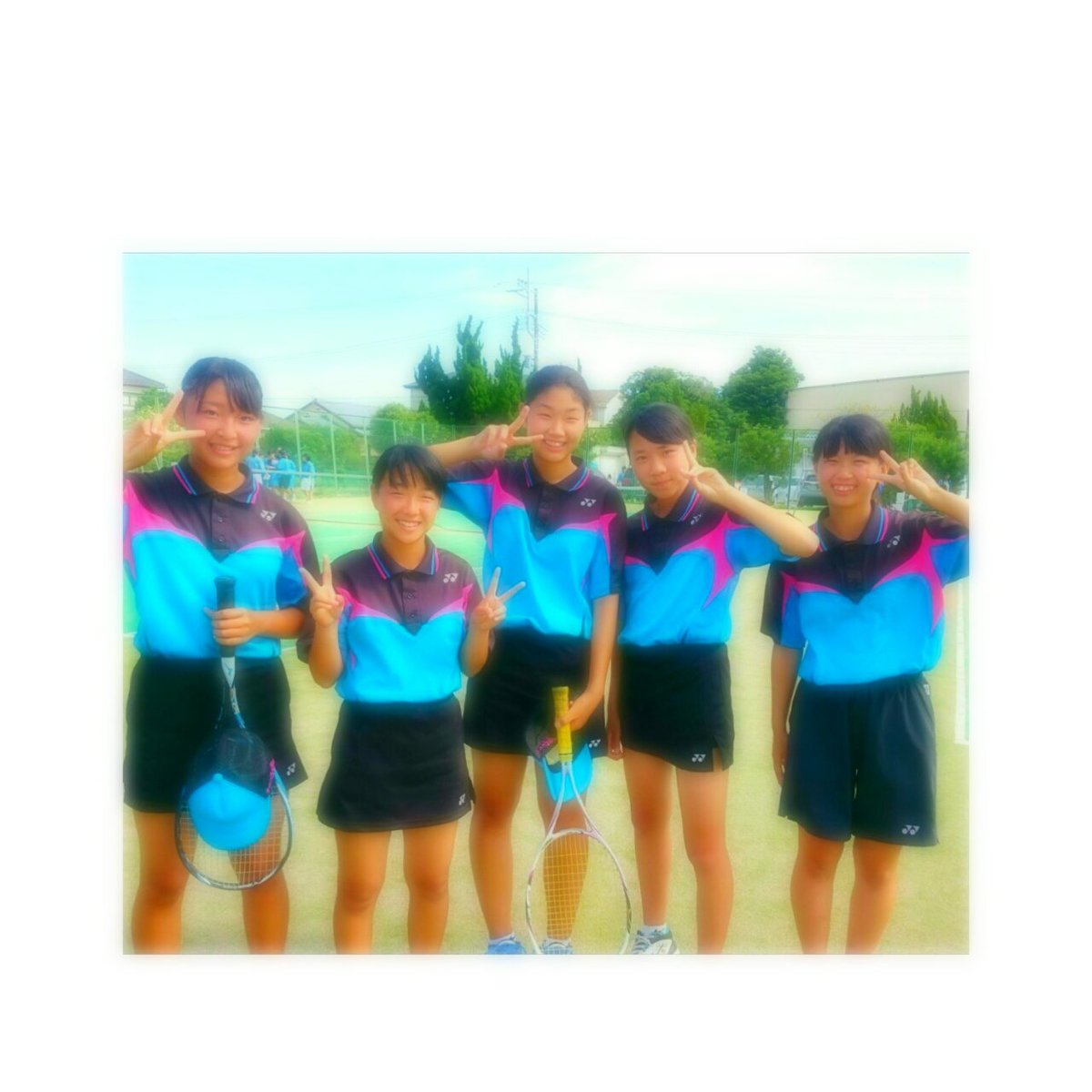 ann90149's tweet photo. 今日で夏の総合体育大会が終わりました🎾
結果はベスト8！🎾🏆
莉江最後まで付いてきてくれてありがと😂🌈
このメンバーでテニス人生を送って来れた事
誇りに思ってます！！今までホントに
ありがとう！！ https://t.co/se4jGx34t8