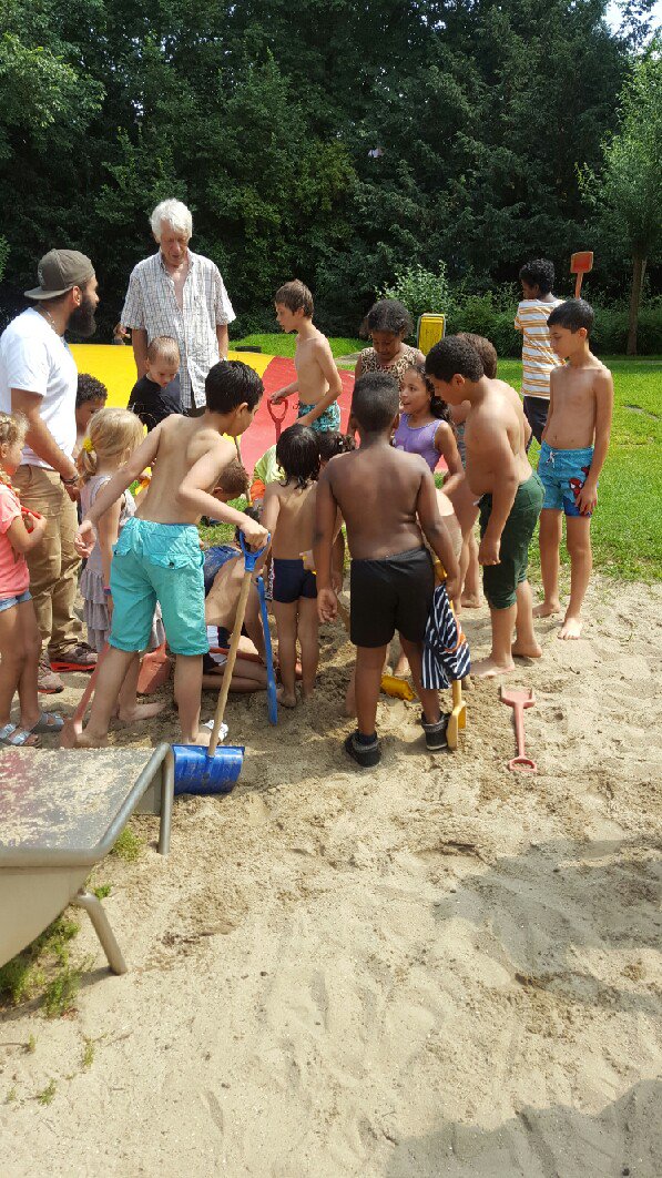 Vakantieactiviteit,kinderen zoeken naar de schat in #speeltuin de watertoren  wijkenco.nl/activiteiten