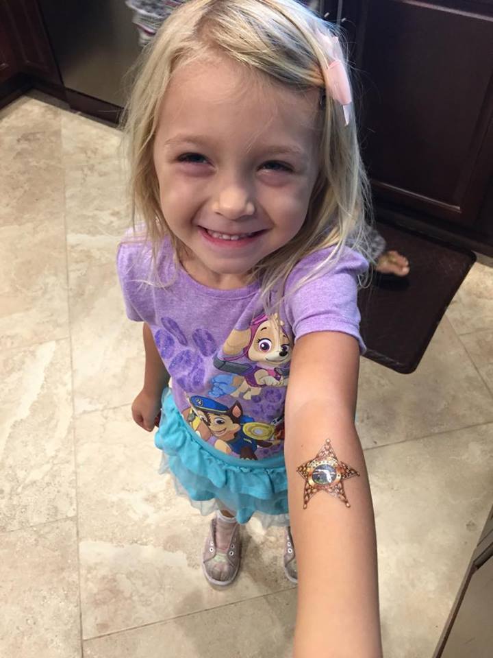 SarasotaSheriff's tweet photo. When LEO respond to a residential alarm & put everyone at ease.. even the mini-residents! #SCSOService #Community https://t.co/V6SWHstgYW