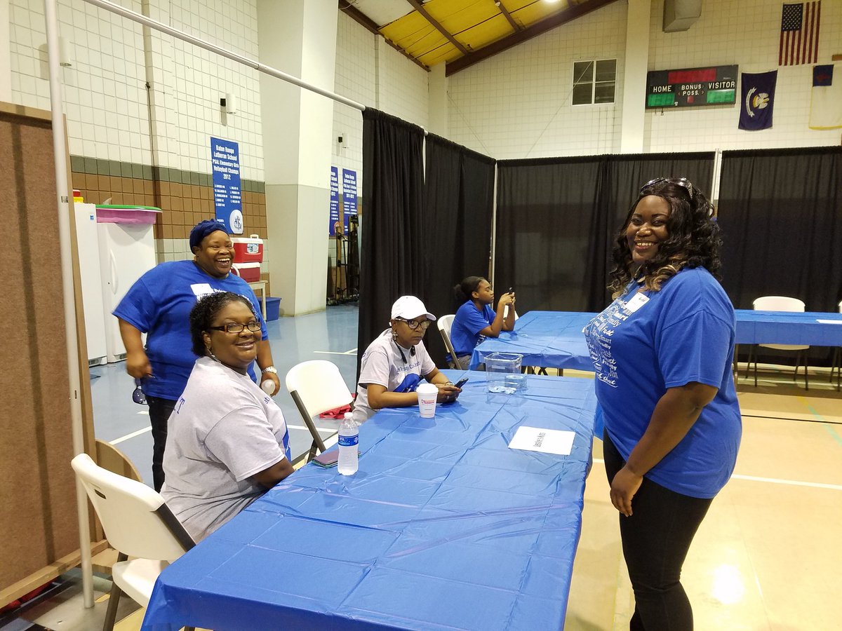 BRCallCenter's tweet photo. The annual @BRCallCenter school supply drive starts in 1 hour. We will be giving away 200 bags of supplies#WinLocal https://t.co/xV6IilJGYG