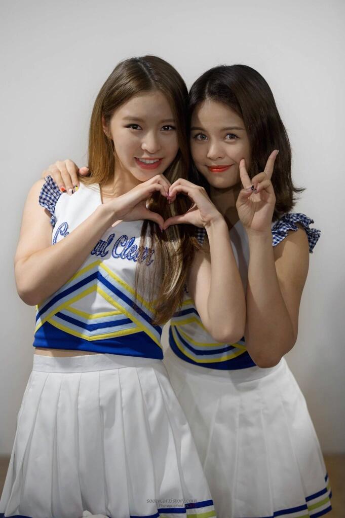csornilc's tweet photo. W/ Elkie

©sooty_car https://t.co/4Tz1rywcml