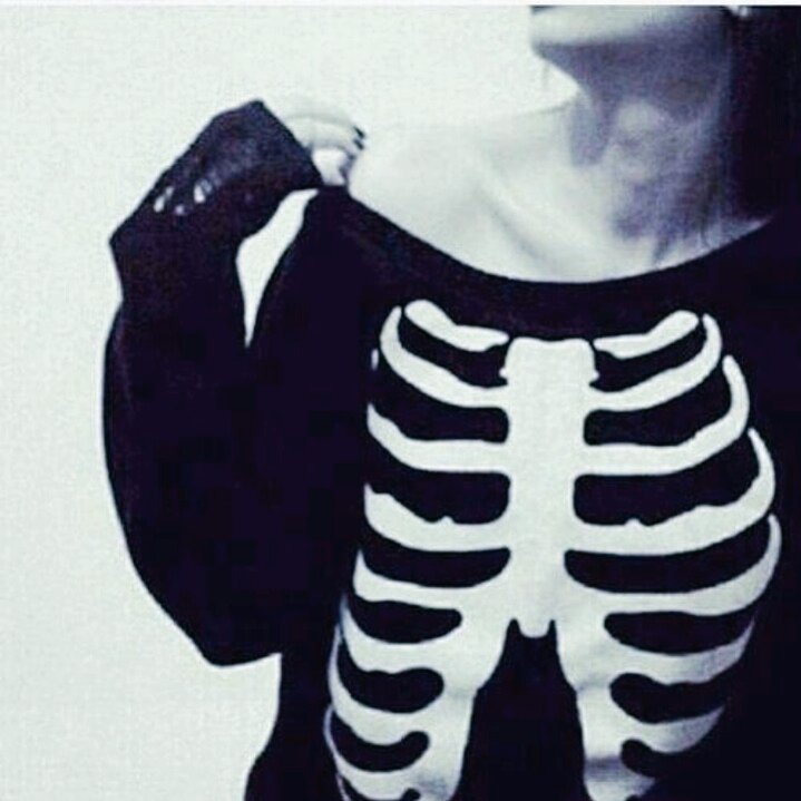 مفهوم حياتي بلمختصر ،،، 
لطيفة ،،جميلة ،،حزينة،،وحيده،،مؤلمه ،،
فكل حياتي غريبه ،،وجميلة ولاكن لم يفهمها احدا غيري.