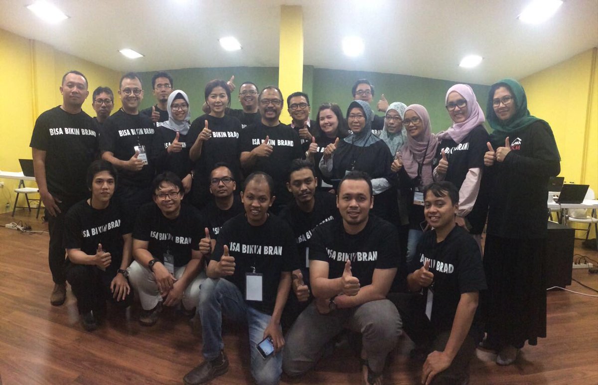 BukanAkademi's tweet image. Workshop #BisaBikinBrand hari ini luar biasaaa, meminjam kuisnya bang @helmyyahya Ayo "Siapa Berani Bikin Brand" 😊