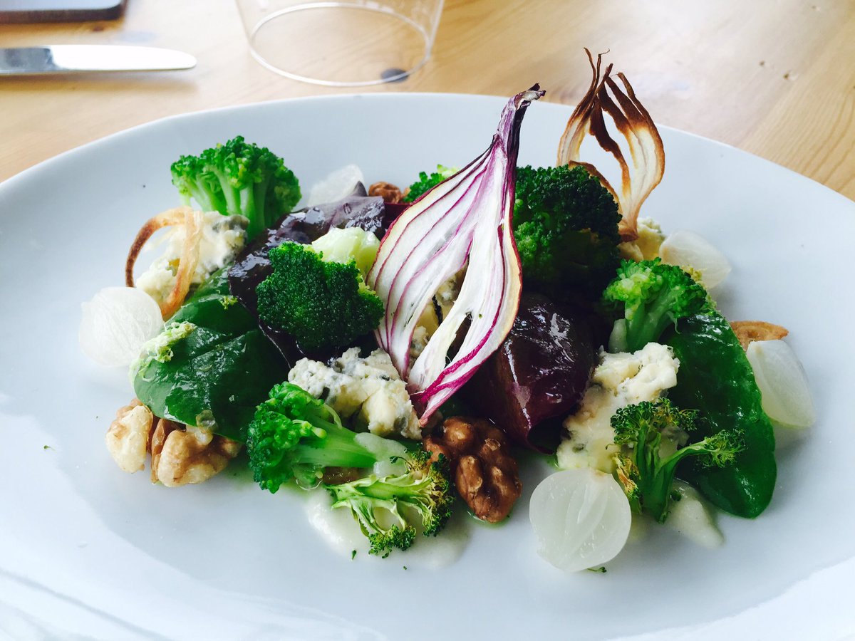 JaniceCaseyB's tweet photo. broccoli, onion, cashel blue walnuts. Pickled broccoli &amp;onions, broccoli&amp;onion puree,onions, charred shallots, https://t.co/DgadxjZ5Ir