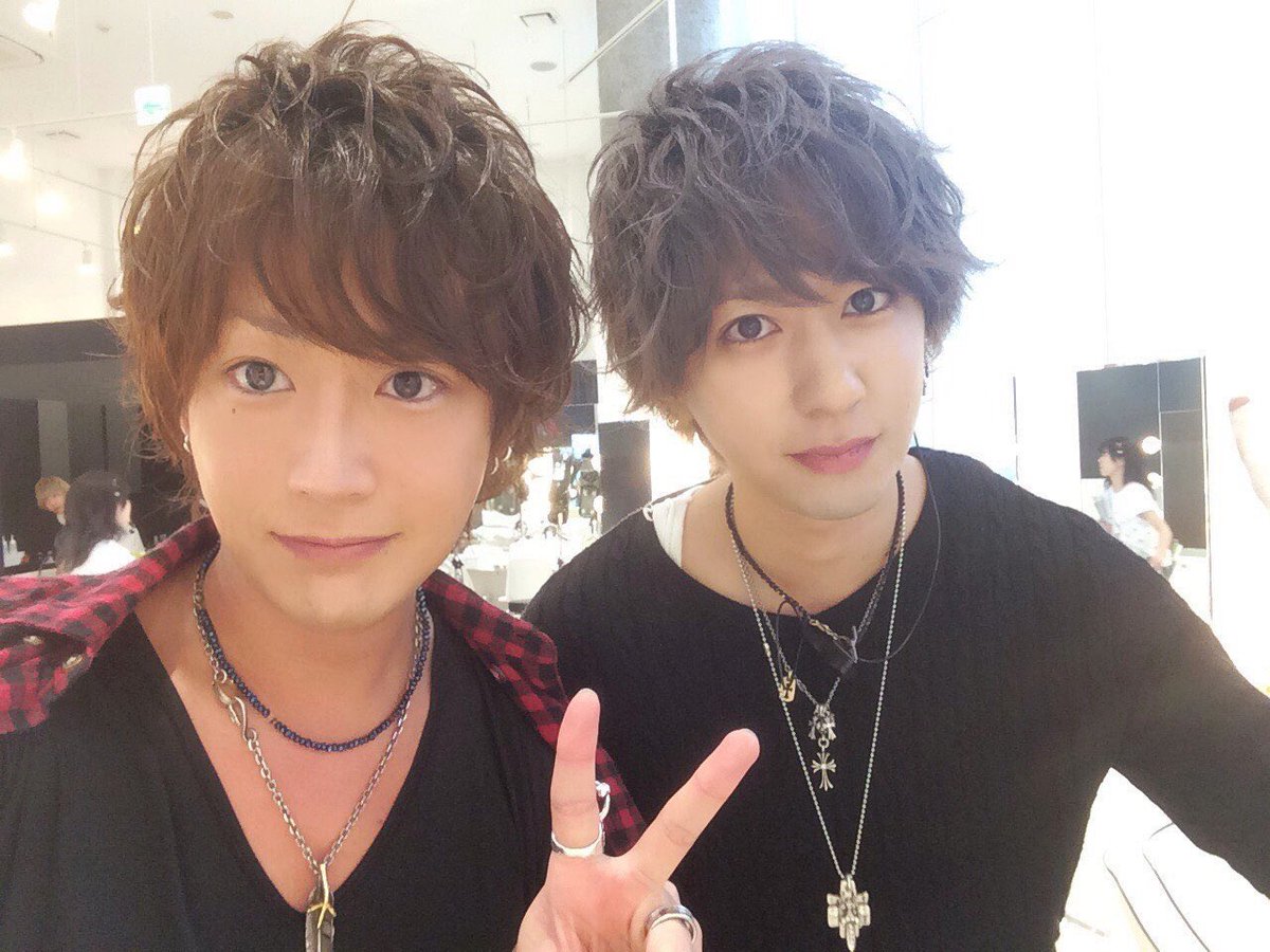 みヵぴ ミオラー Twitterissa アクロスグランドクロスって原宿の美容室のカリスマ美容師の松本拓馬さん 右 って人タイプなんだけど しかも同い年だっ 三浦翔平に似てる