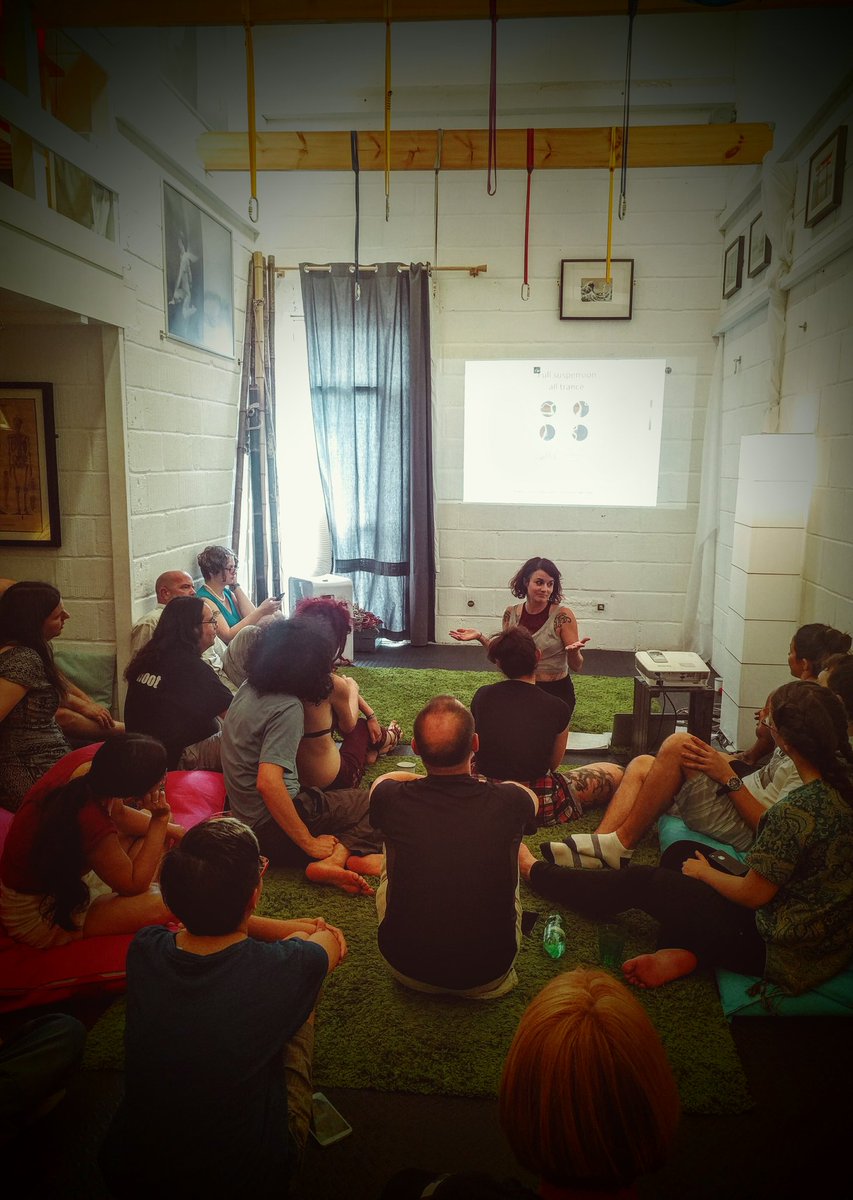 AnatomieStudio's tweet photo. #Neuroscience of #rope ! Talk by True Blue at today's #RopeTalk session! ❤❤ https://t.co/KjH61E6MGk