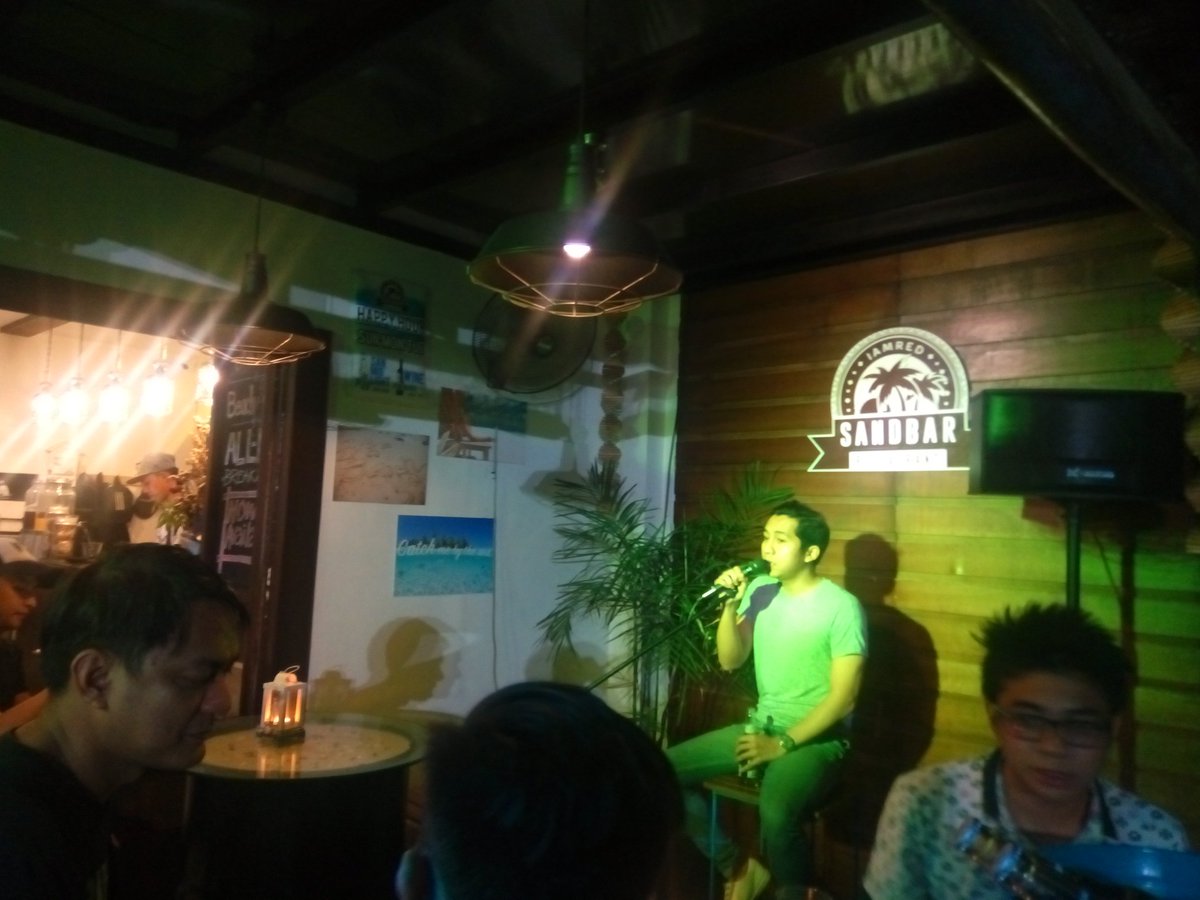 inyiyruma's tweet photo. Idol @heyvjmendoza at @RedSandBarPH Hooooooo 👌👍🍺 https://t.co/1rco8aJuBA