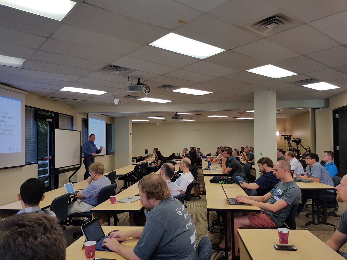 CanadianJames's tweet photo. Keynote started at #MeasureUp2016 with @jeffreypalermo https://t.co/3E5TY0cEdL
