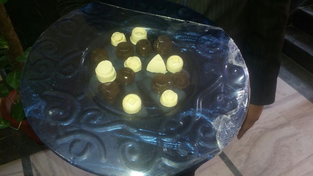 chefrathoreiihm's tweet photo. Chocolates prepared and  served to new batch of future hoteliers and there parents @subornobose  tasting them https://t.co/3Vbp05eOdV