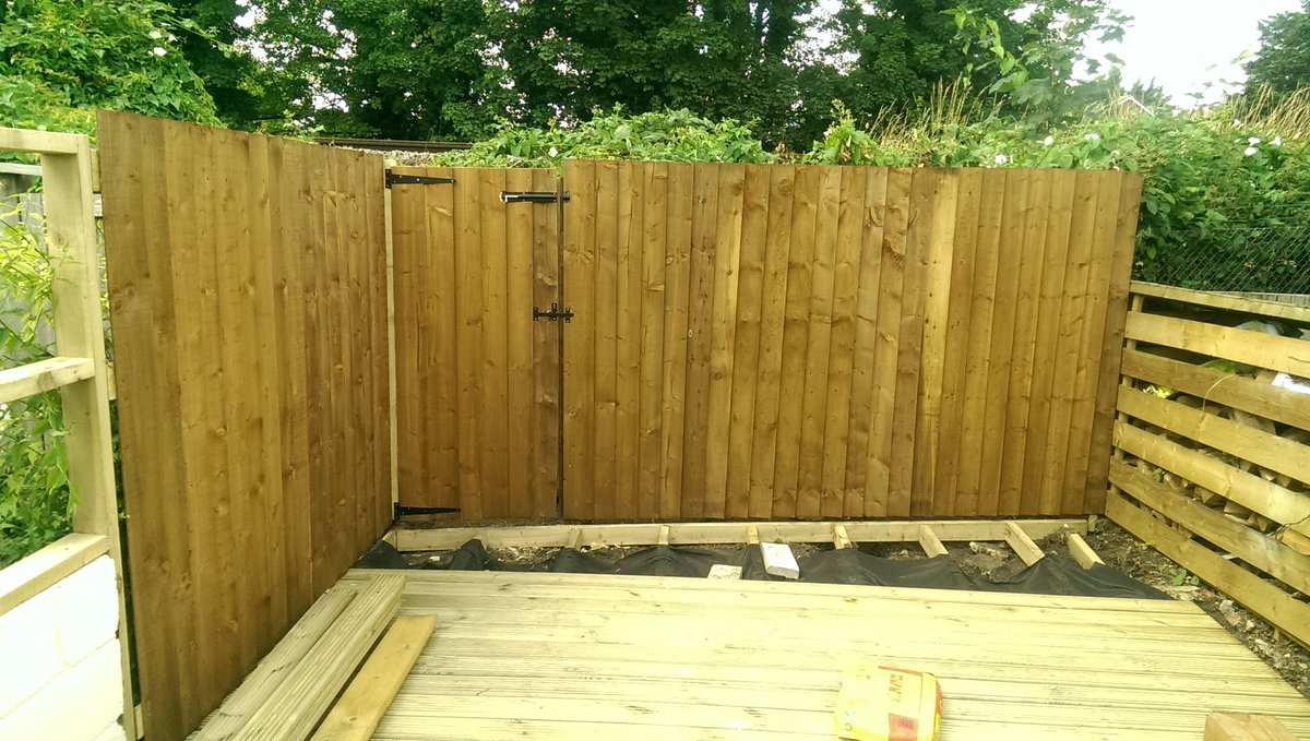whibs897's tweet photo. A hot days work, now time for some beer! #summer #fence #decking https://t.co/iUwVl8zrKm