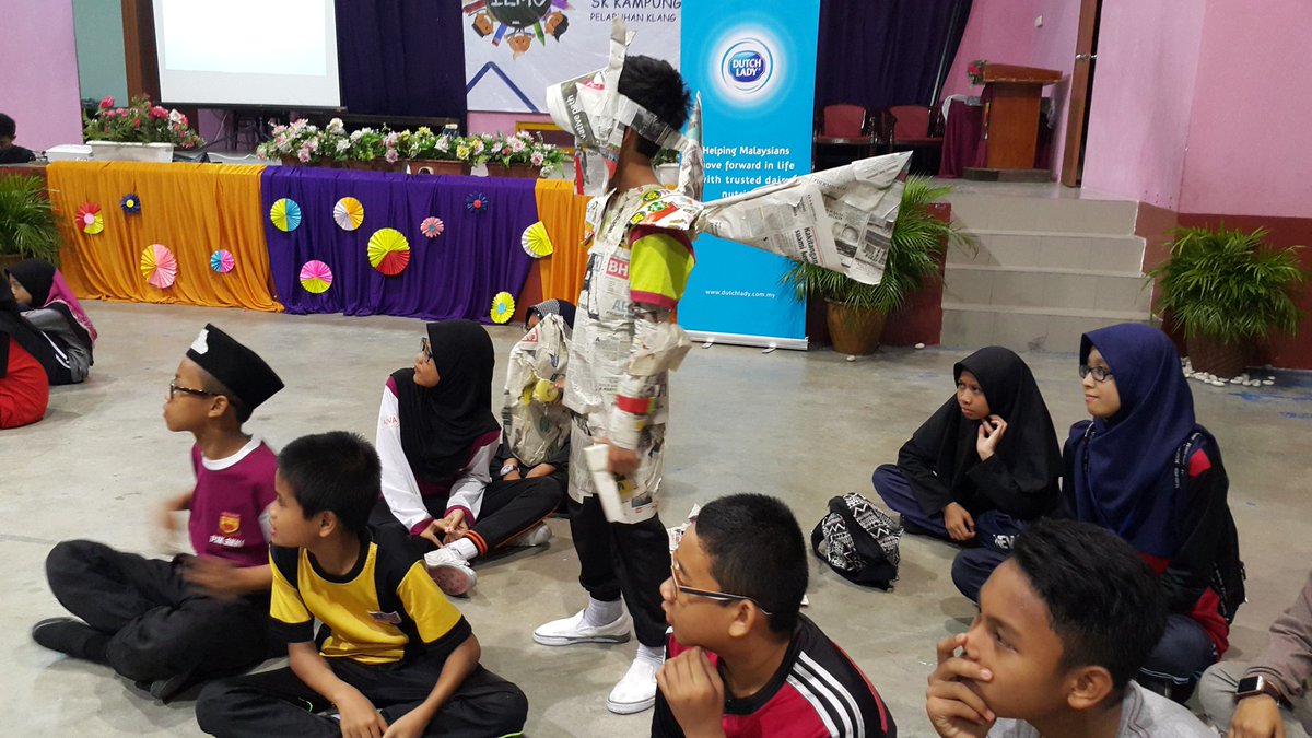 SMFPKAUiTM's tweet photo. Fashion show bersama murid2 SKKI.. #PLI16 https://t.co/wPFrWzRiT7