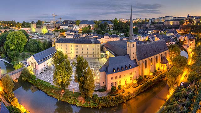 inter_taxis's tweet photo. Avec #Intertaxis vous pouvez visiter le #Luxembourg d’une toute autre façon ! https://t.co/1c6Oldo4Z9
