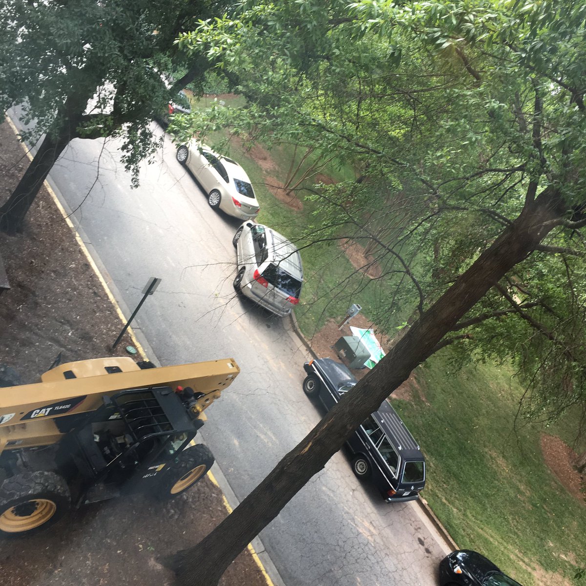 _natalielloyd's tweet photo. Just marveling at this fine parking job. #MakeYourOwnSpace https://t.co/VYfLunt1gH