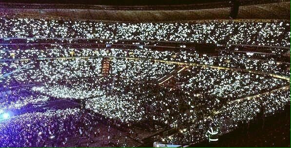 Hst1newss's tweet photo. Esta es la familia más Grande que ninguna persona podría tener  #6yearsof1D #WeareDirectioners #1DDO https://t.co/doUo9hOiOW