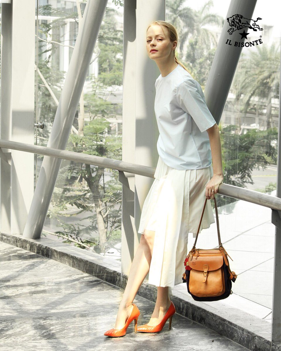 Wearing your 'Maremmana' bag to everywhere and a comfy pair 'Aria' heels from @metaphor_shoes for ur perfect weekend