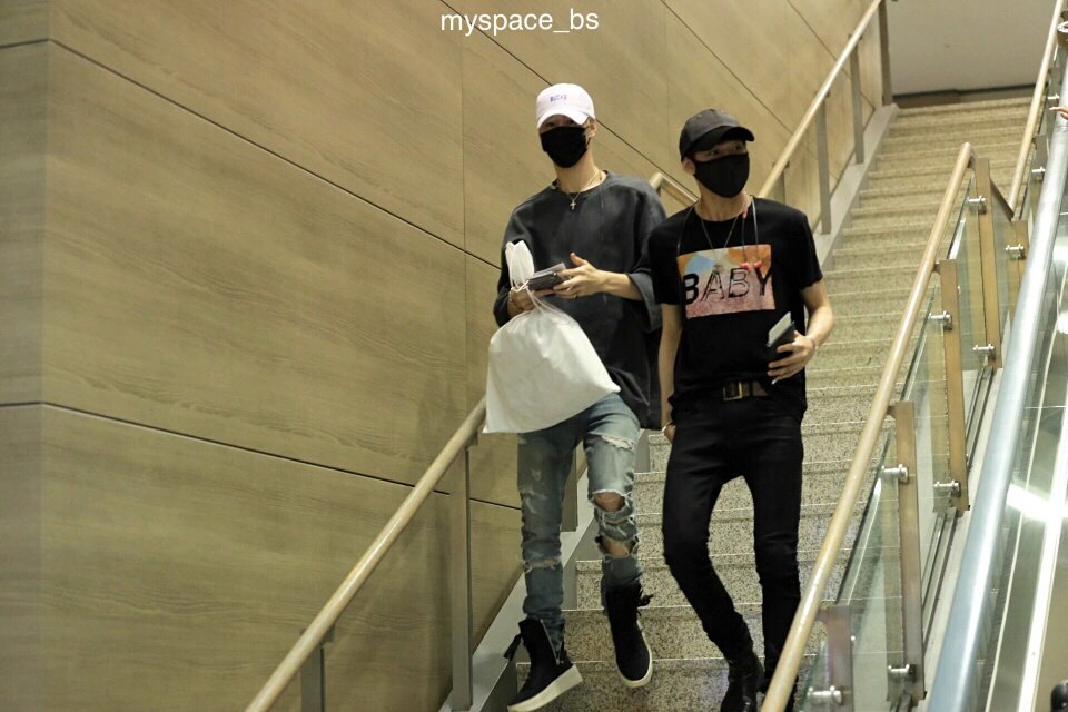 kanphimuk_BB's tweet photo. คิดถึง พี่น้องสองคนนี้ มากๆๆ😘😘✌✌✌#Markham #mark #BamBam @BamBam1A @mtuan93  GN.  kiss  love u https://t.co/rHafRp8Yfx